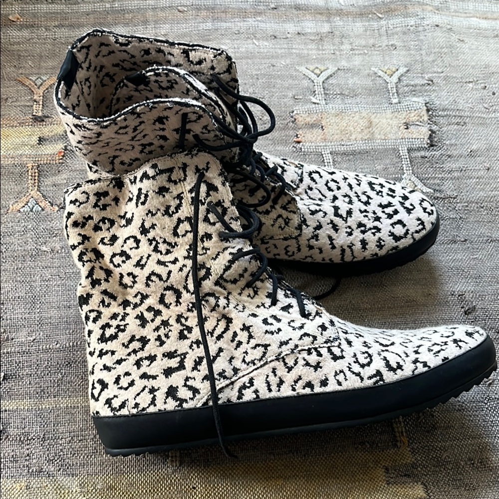 Kathryn Amberleigh leopard print combat boots sz 8.5-9